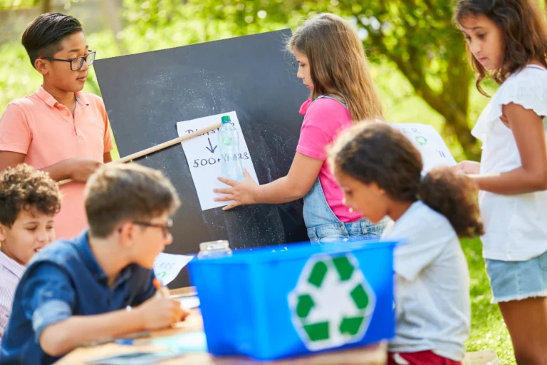 Reciclar é Divertido: Brincadeiras Criativas com Materiais Reutilizáveis